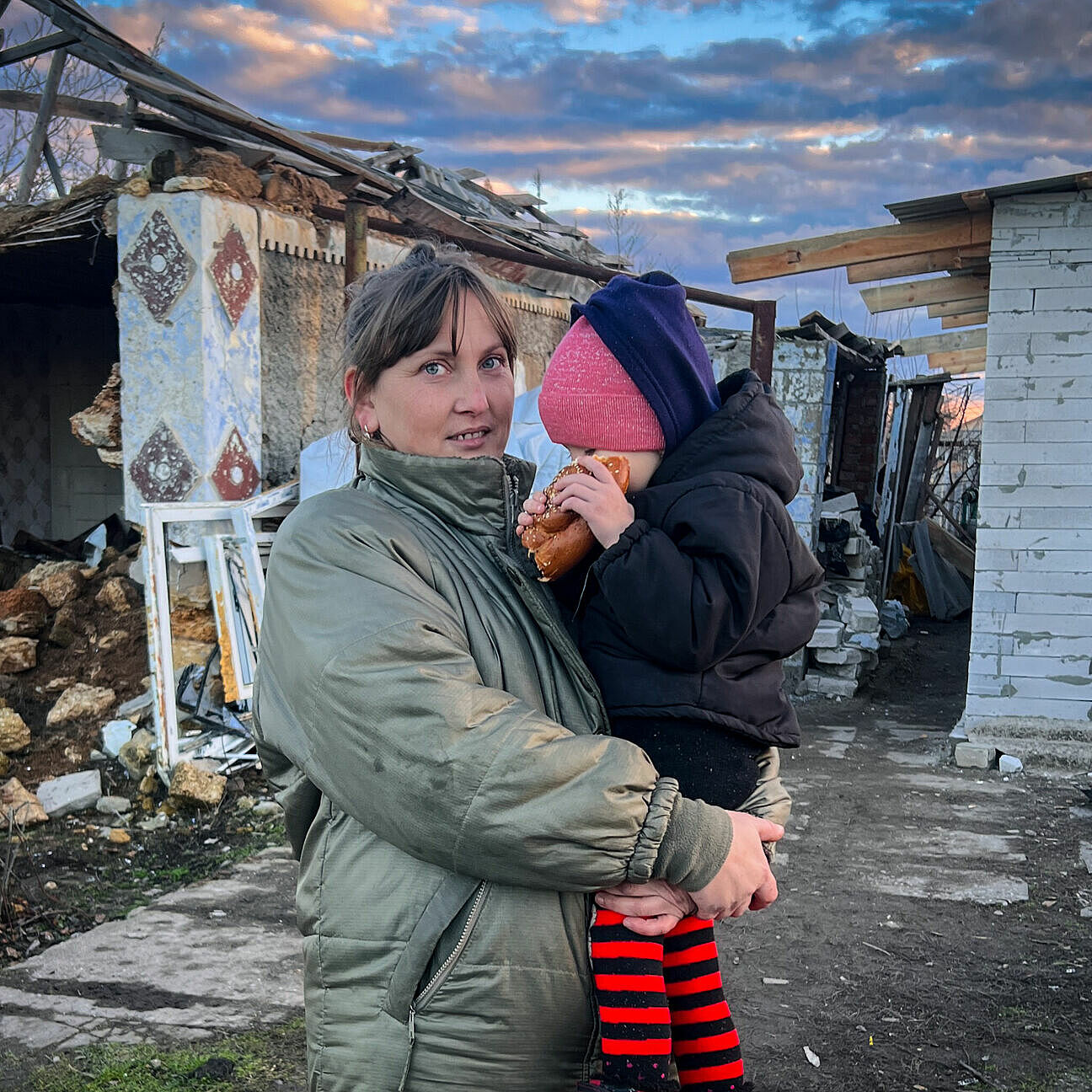 Mutter mit Kind in der Ukraine