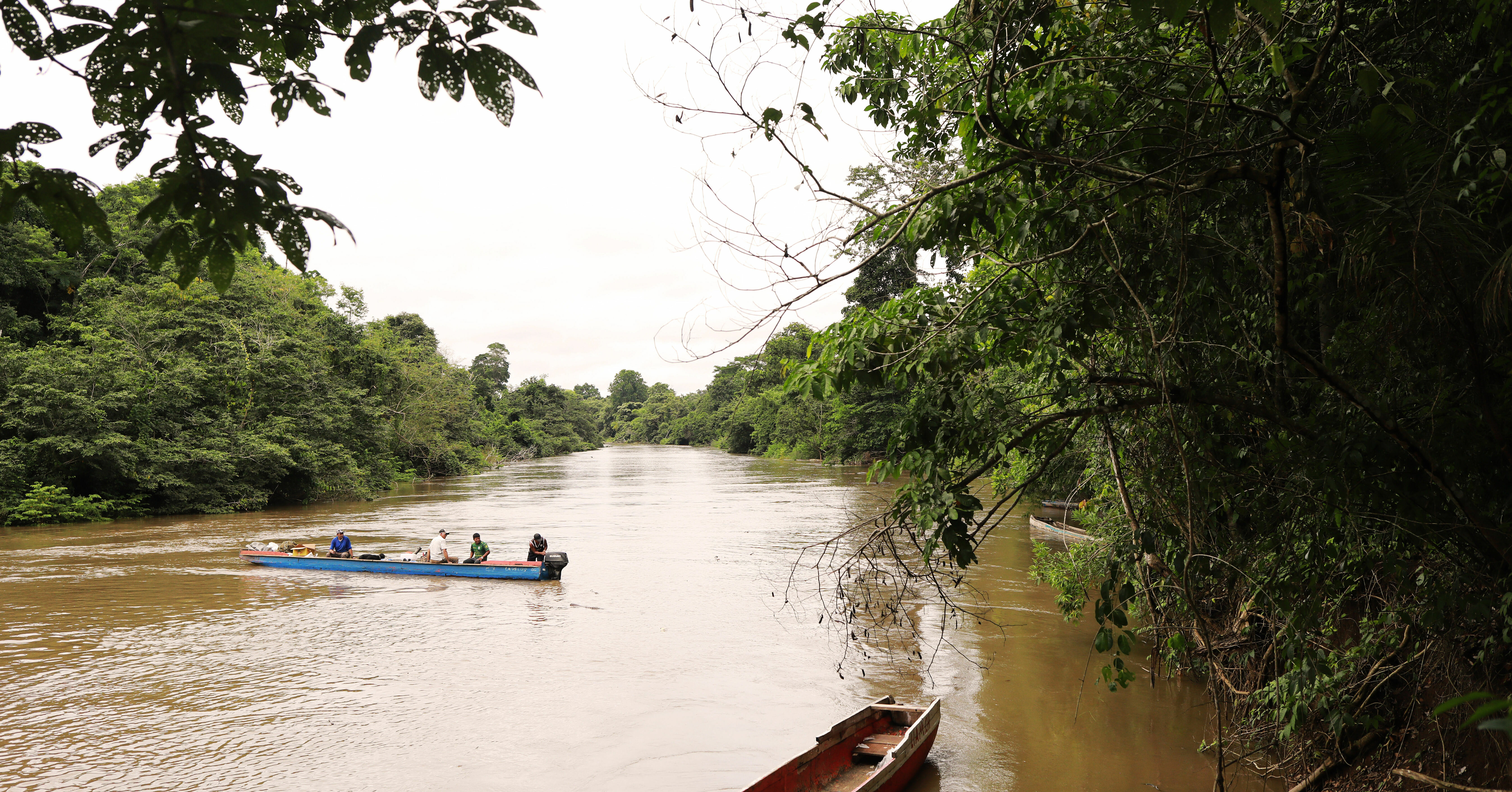 Kanu auf einem Fluss im Darién Dschungel Darien_RF1324969_Agosto_2023_Melissa_Pinel_13.jpg